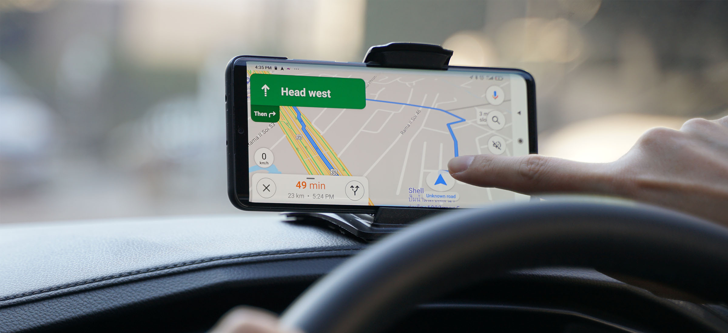 Zginął, bo patrzył w nawigację i wjechał na zawalony most. Google pozwany