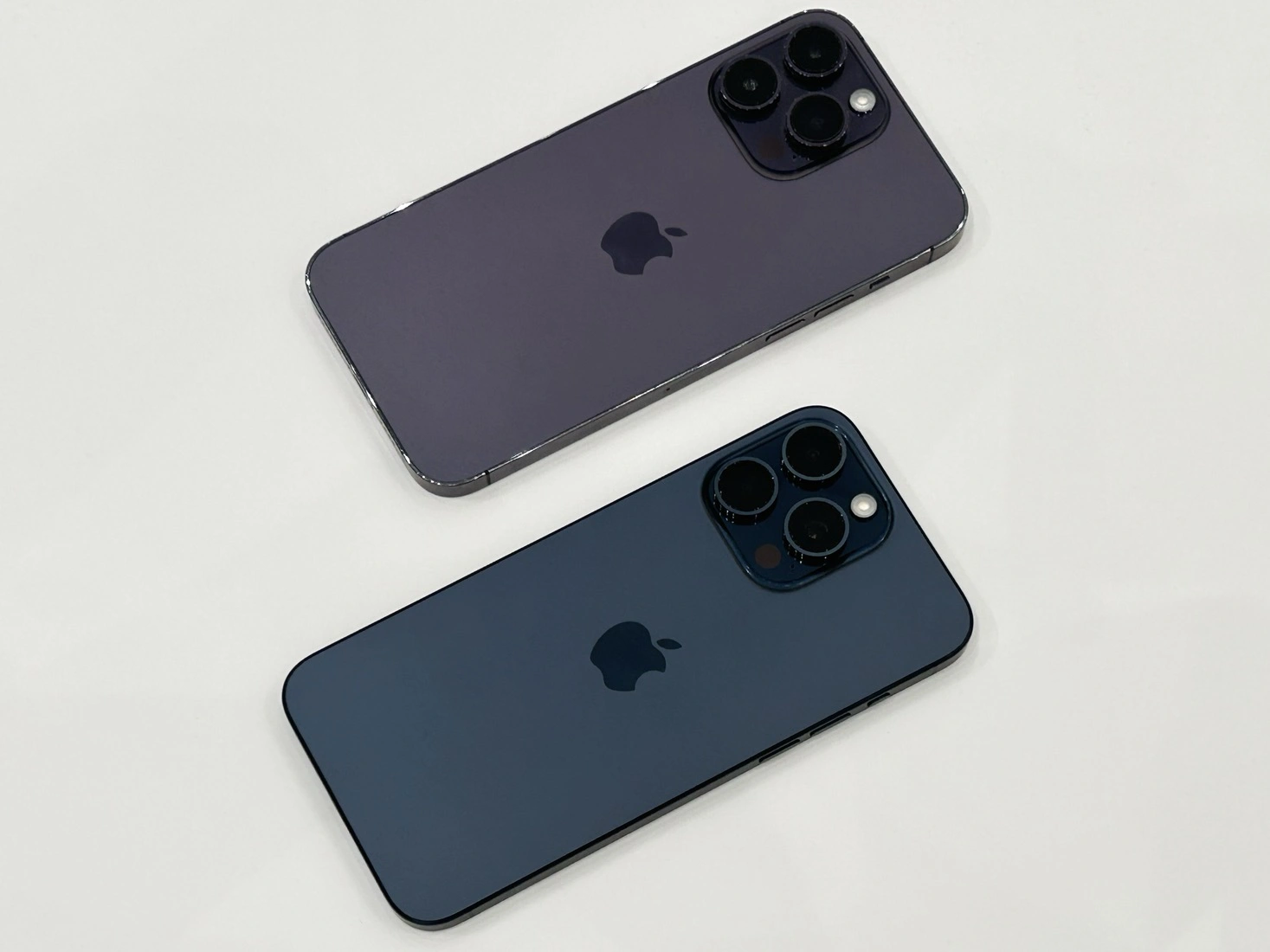 iphone 14 pro max vs 15 pro max kolor mat polysk
