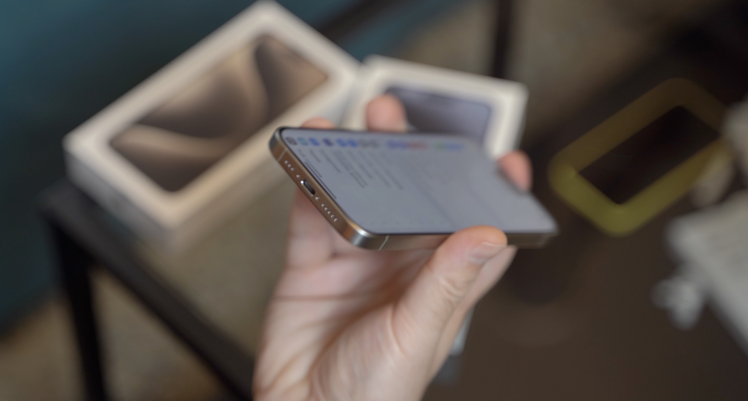 Ostrzegają - nie ładuj nowego iPhone'a kablem USB-C od Androida. Możesz spalić telefon