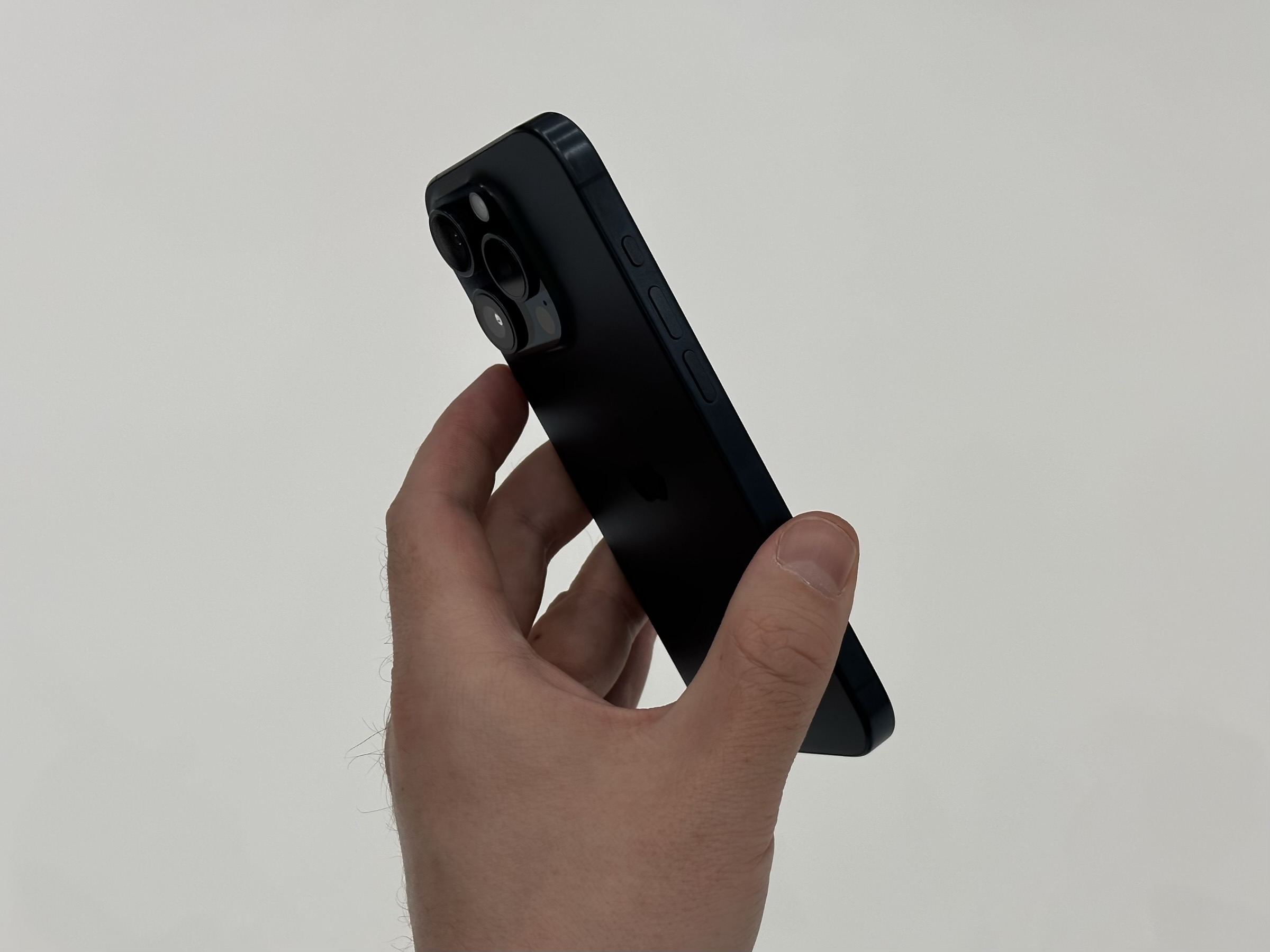 iphone 15 pro apple 2023 04