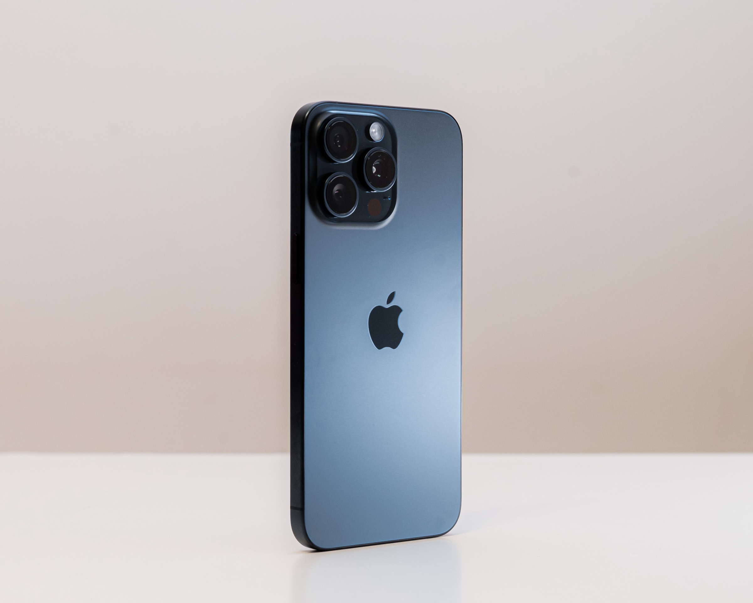 iphone 15 pro max 3