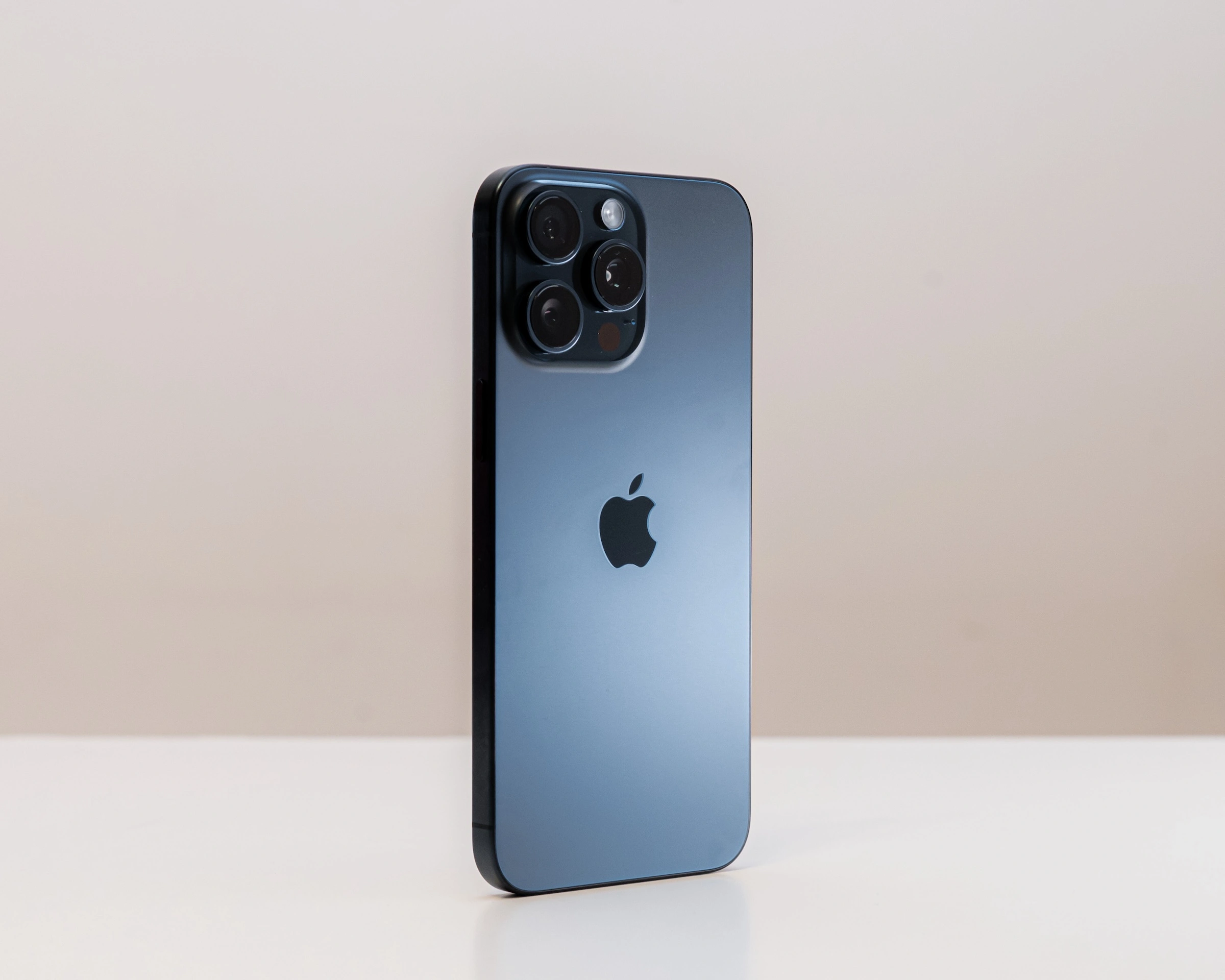iphone 15 pro max 3