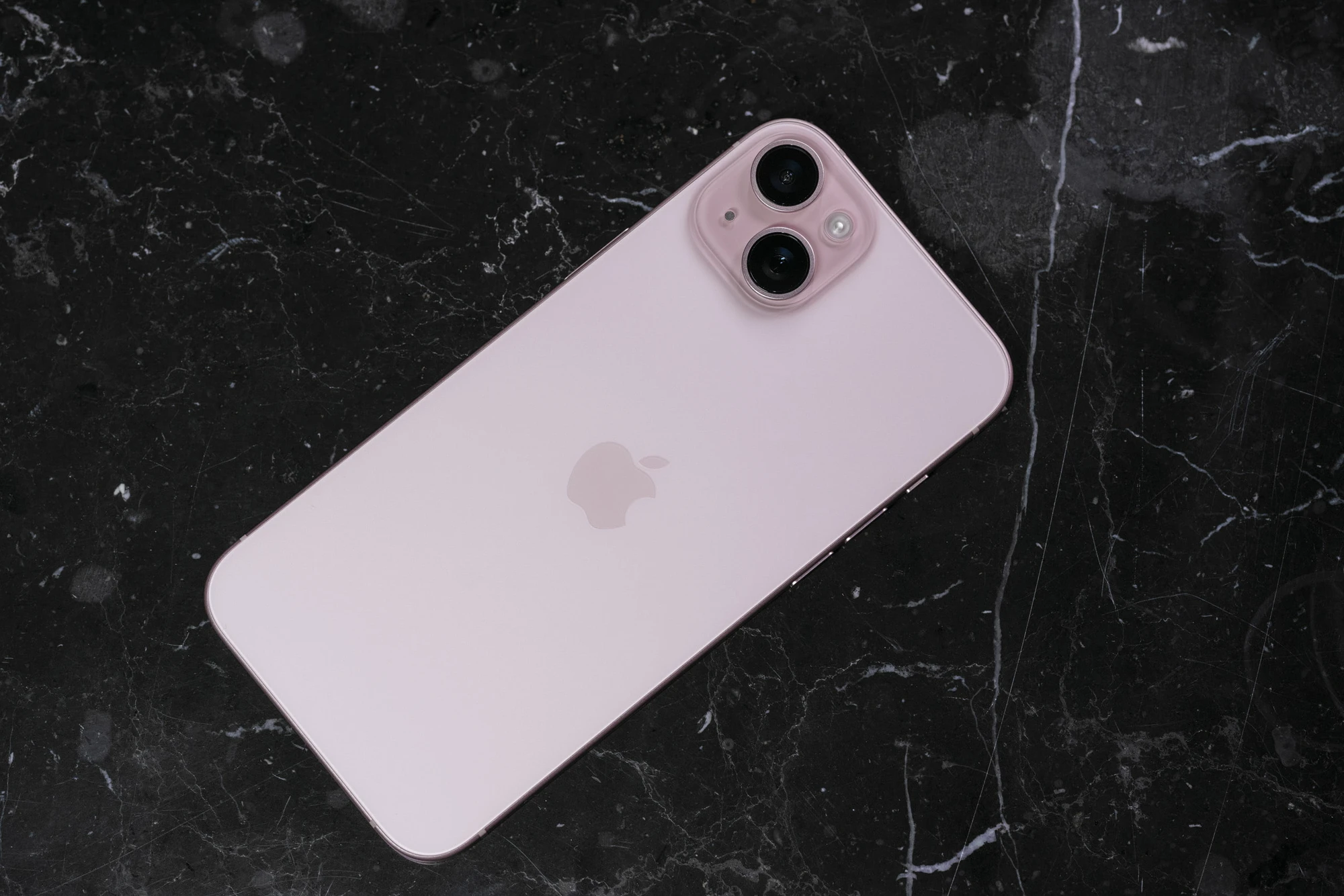 iphone-15-plus-01-apple