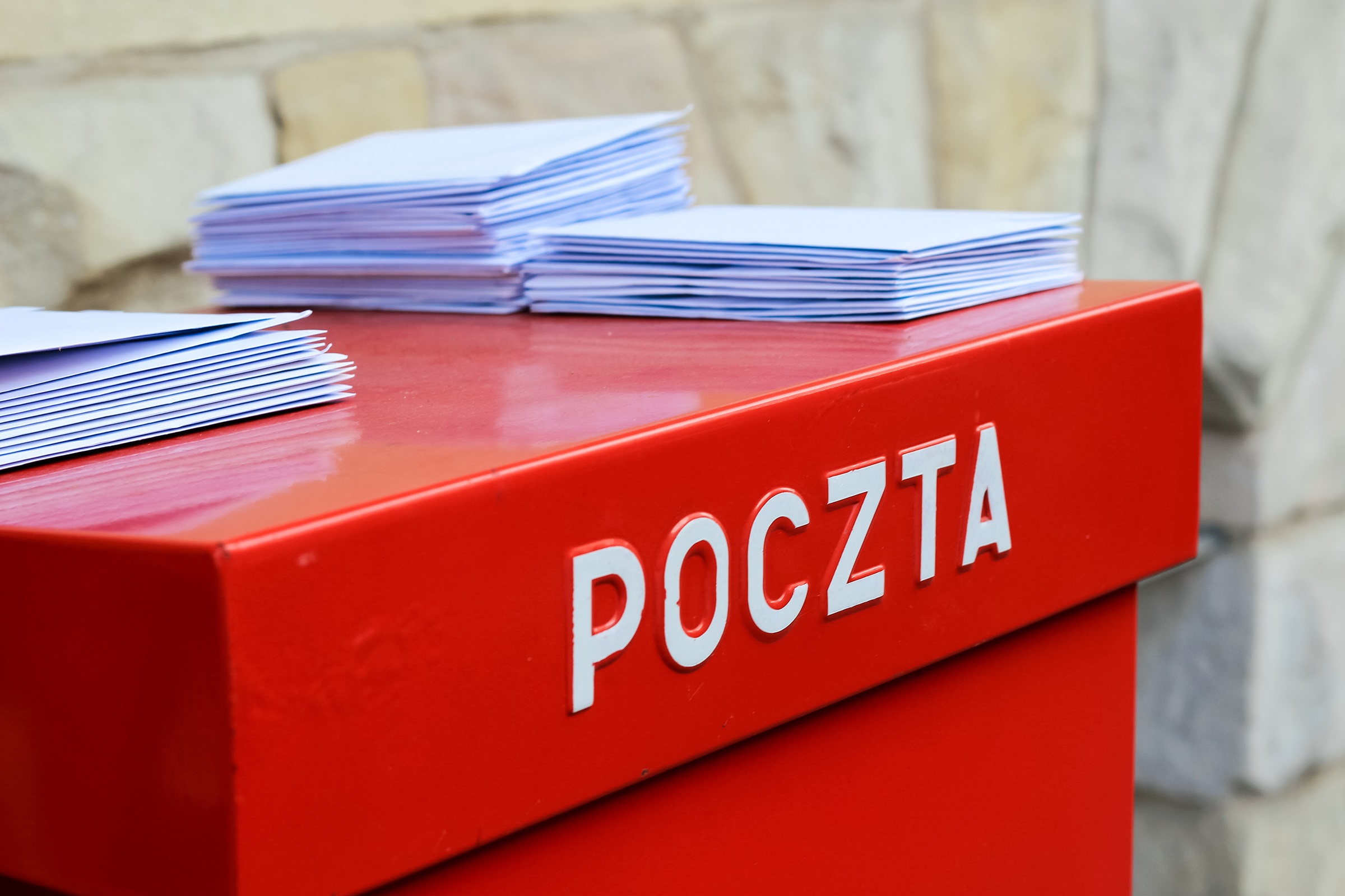 Poczta pozbywa się niedostarczonych paczek? Ceny są bardzo atrakcyjne