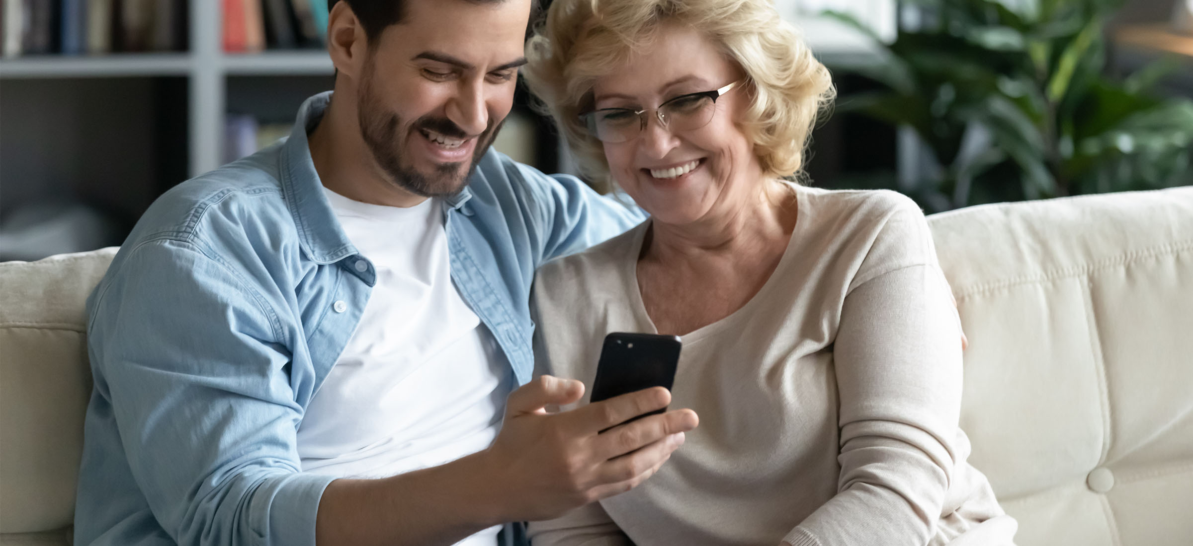 Tinder wprowadza nowość. Teraz mama wybierze ci dziewczynę