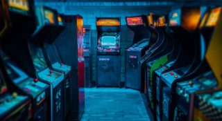 Billy Mitchell. Oto historia największego oszusta złotej ery automatów z grami. Kłamstwa, kasety wideo i rekord w Pac-Mana.