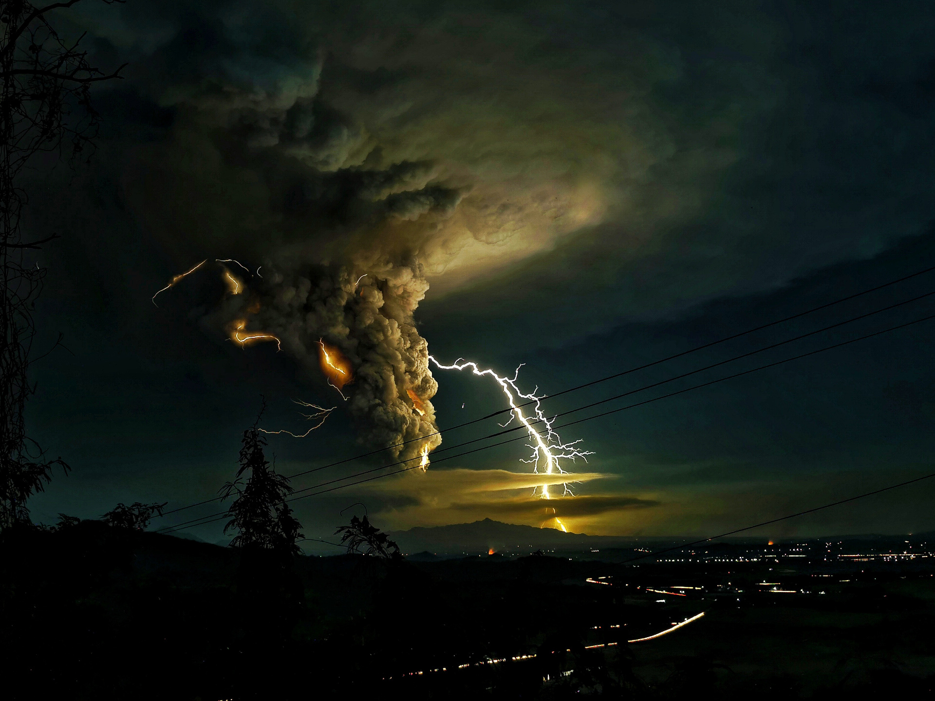 Fot. Domcar Calinawan Lagto (Filipiny) | „Dragon Clouds” | HUAWEI P30 Pro