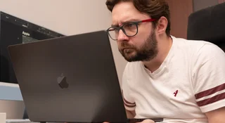 MacBook z dotykowym ekranem przewidziany na 2027 r.