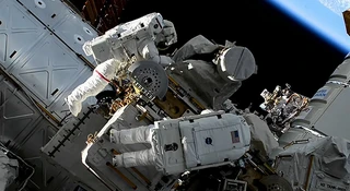 Kosmiczny śmieć zniszczył im dom. Rodzina domaga się odszkodowania od NASA