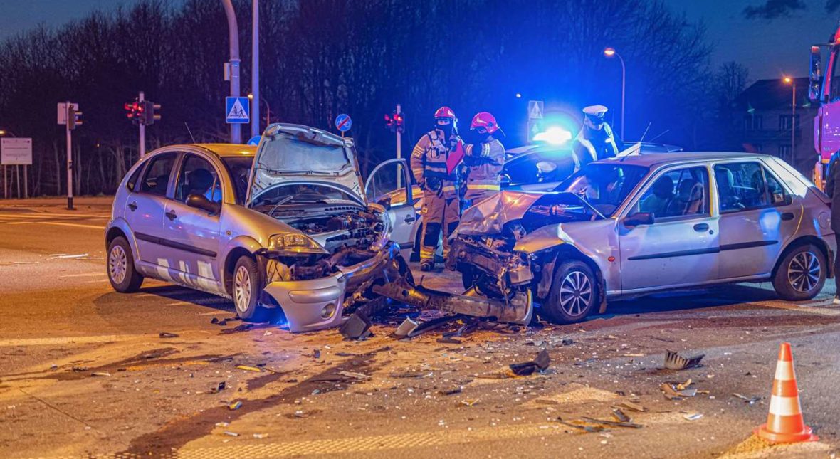 Drogi na święta usłane są trupami. Co w głowie ma facet, który siedzi na zderzaku i wali długimi światłami? 