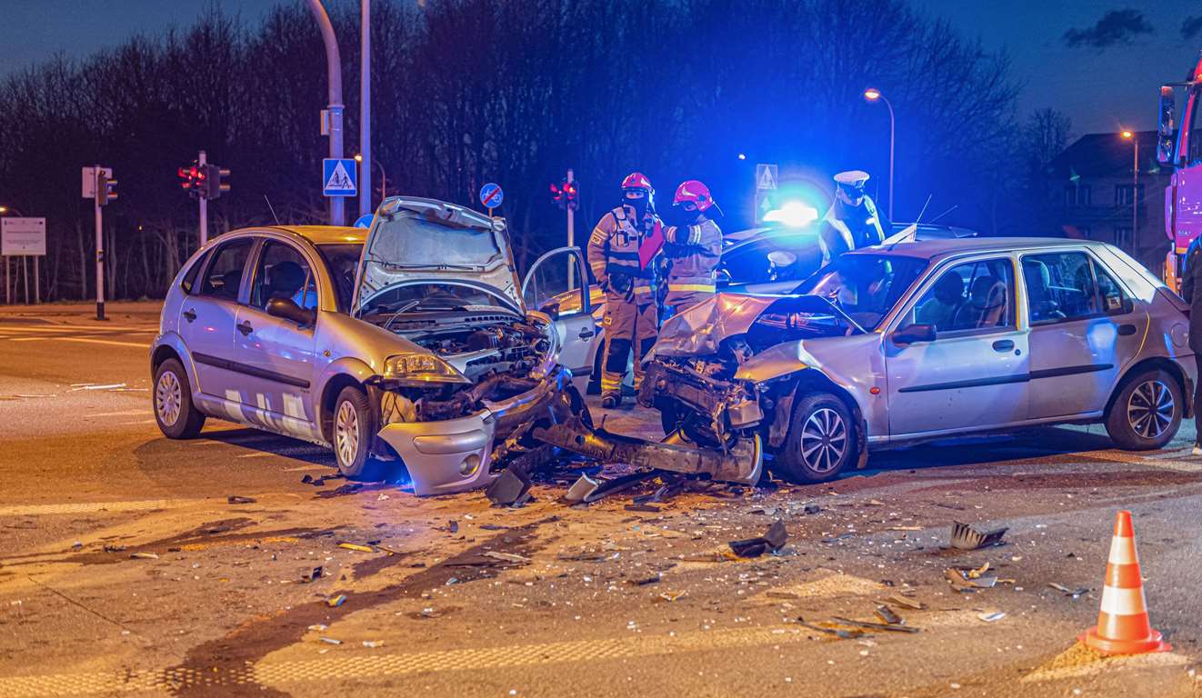 Drogi na święta usłane są trupami. Co w głowie ma facet, który siedzi na zderzaku i wali długimi światłami?