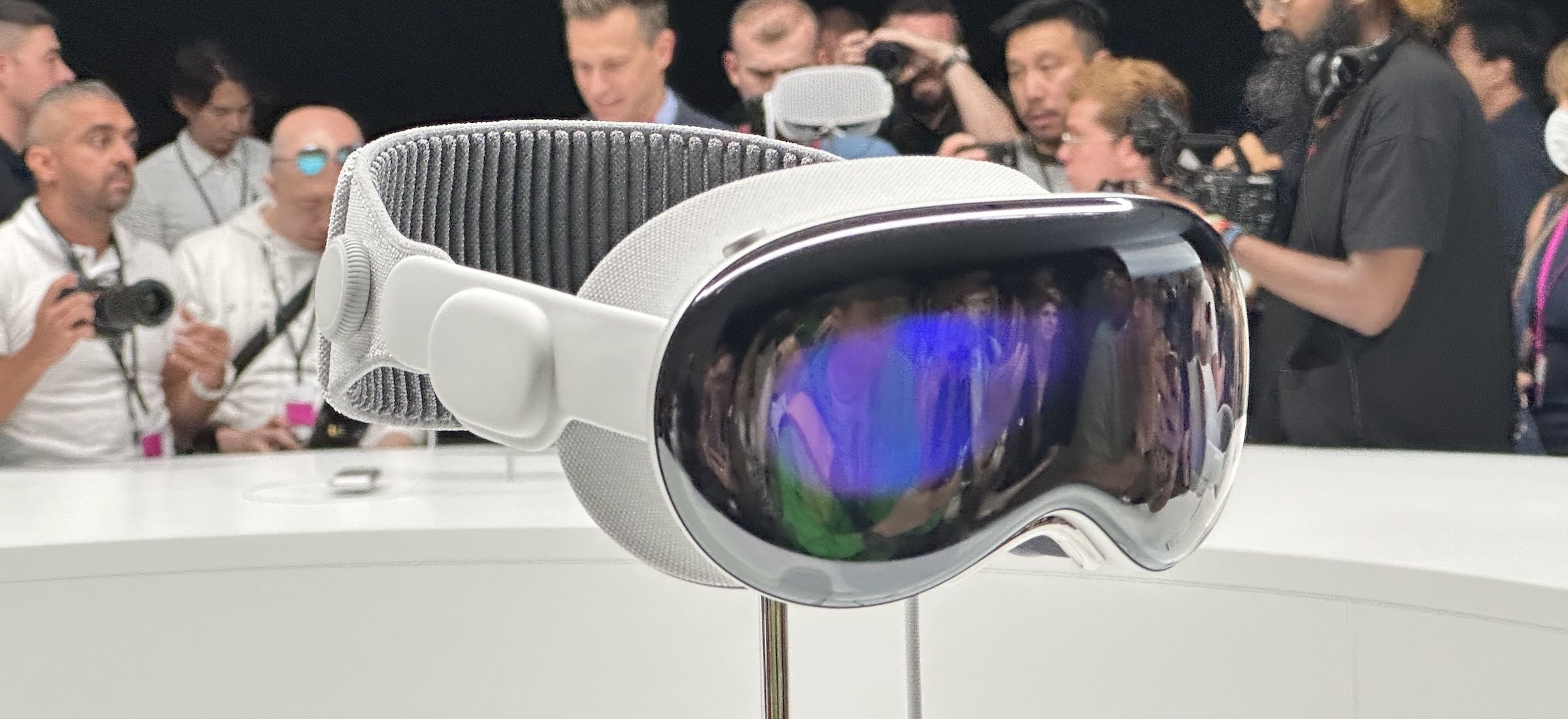 apple-vision-pro-2024