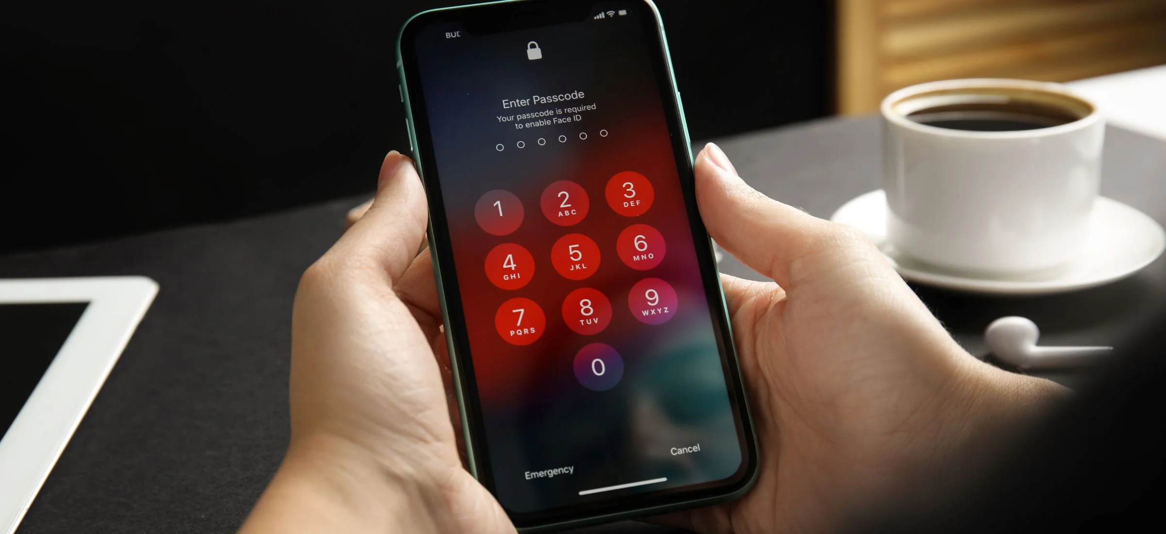 Znalazł iPhone'a, który wypadł z samolotu. Nie spodziewał się tego, co zobaczył