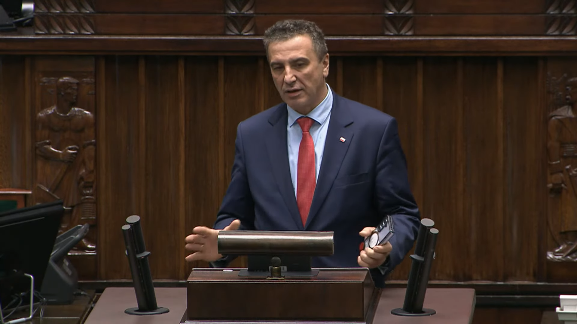 Mówił, że 5G jest szkodliwe, a polski rząd okłamuje naród. Zgadnijcie, z czym dał się przyłapać poseł