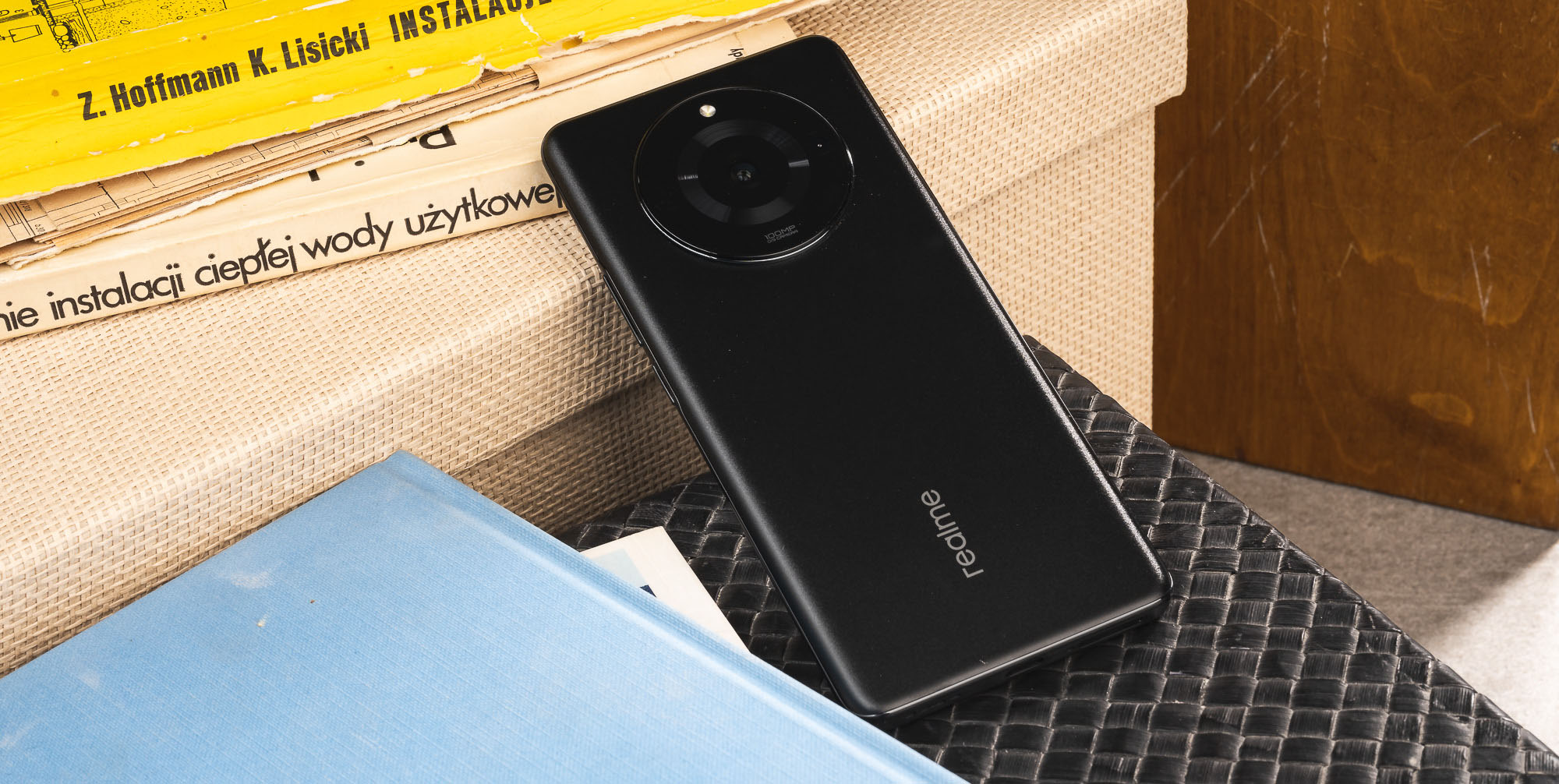 Realme właśnie zapowiedziało długo wyczekiwanego flagowca. Uwagę zwraca... peryskop
