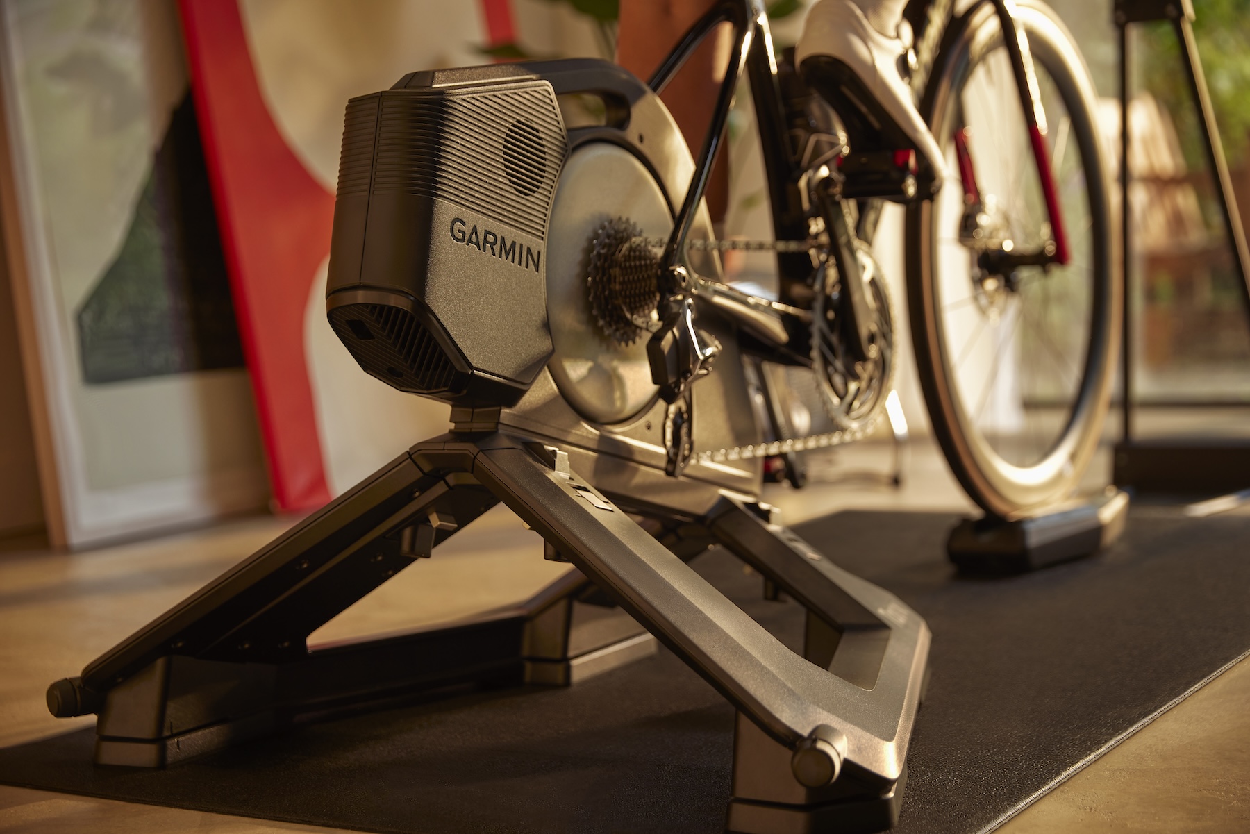 Oto nowy Tacx Neo 3M. Ma rączkę i się buja, ale ceny nie sprawdzaj