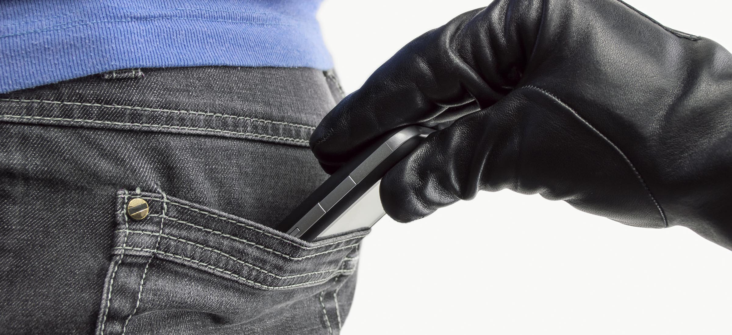 Rabusie ukradli telefon, ale za chwilę go zwrócili. Nie spodobała im się jedna rzecz