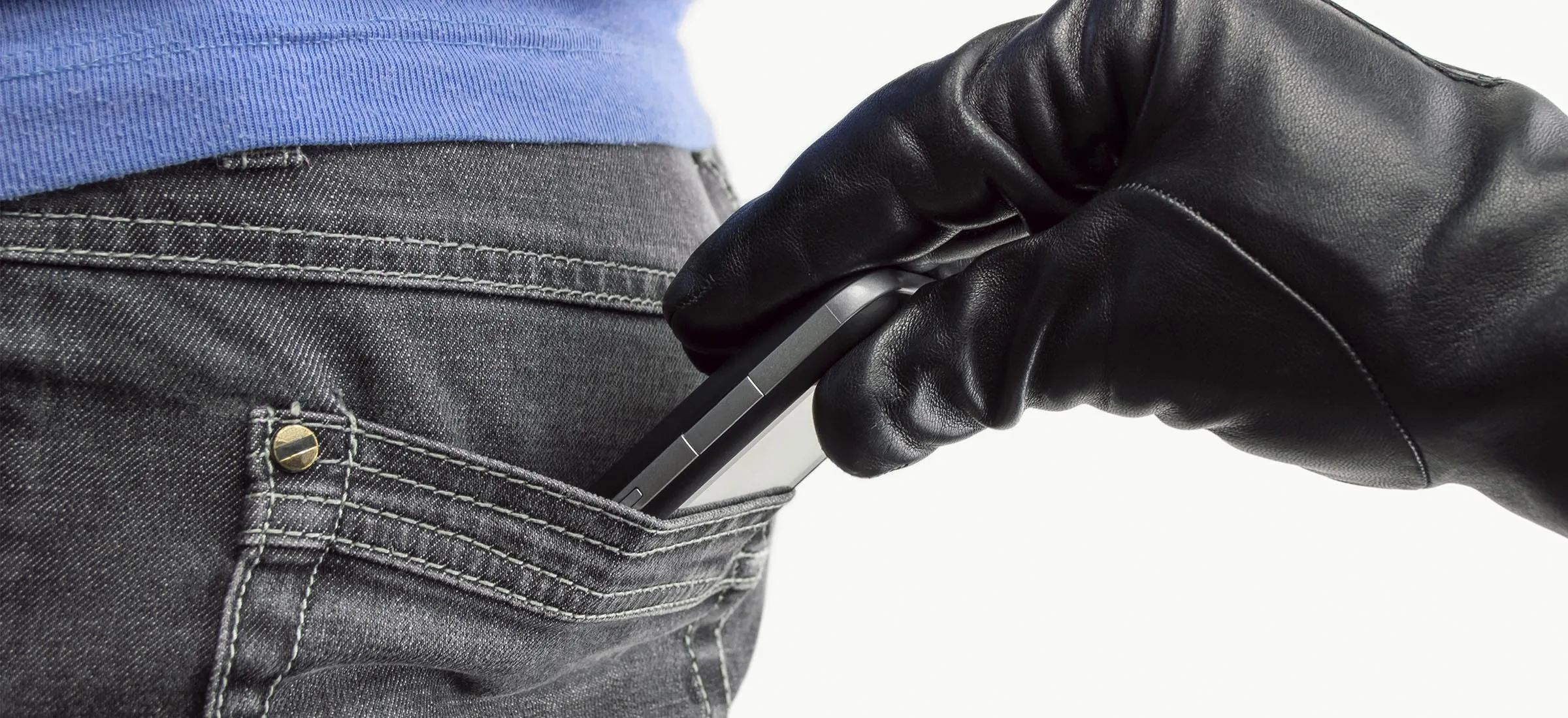 Rabusie ukradli telefon, ale za chwilę go zwrócili. Nie spodobała im się jedna rzecz