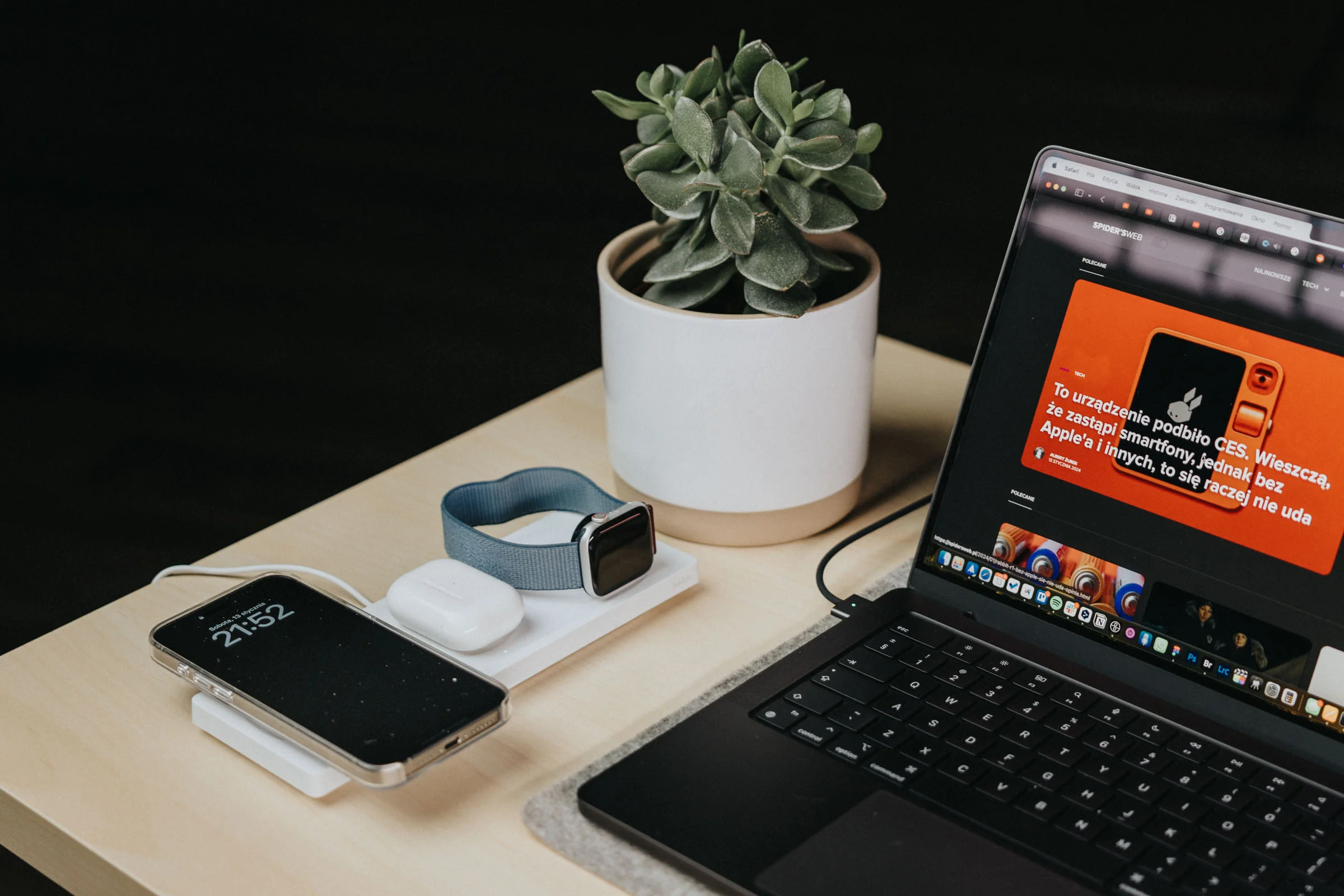 Belkin BoostCharge Pro 3-in-1 test, fot. Krzysztof Basel. class="wp-image-4341575"
