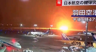 Katastrofa lotnicza w Japonii. Samolot z 379 pasażerami stanął w wielkich płomieniach
