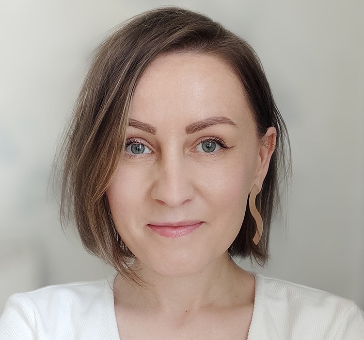 Katarzyna Kędzierska, autorka książki „Chcieć mniej. Minimalizm w praktyce”, która od ponad dekady prowadzi blog Simplicite.pl fot. Archiwum prywatne 
