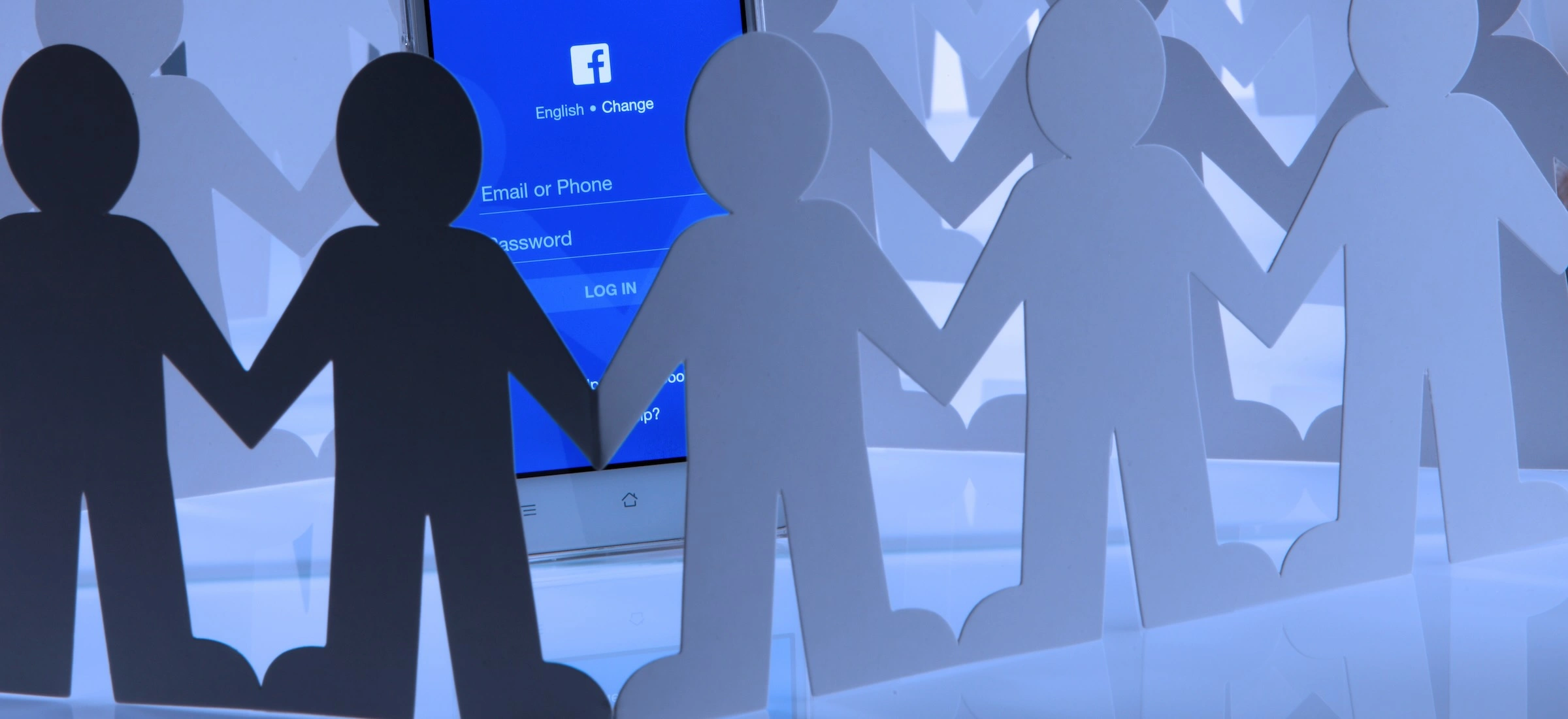 Polacy przejęli międzynarodową grupę na Facebooku. Wtedy się zaczęło class="wp-image-4287779"