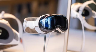 Mówią, że są niewygodne, a po chwili używania boli głowa. Ruszyła fala zwrotów Apple Vision Pro