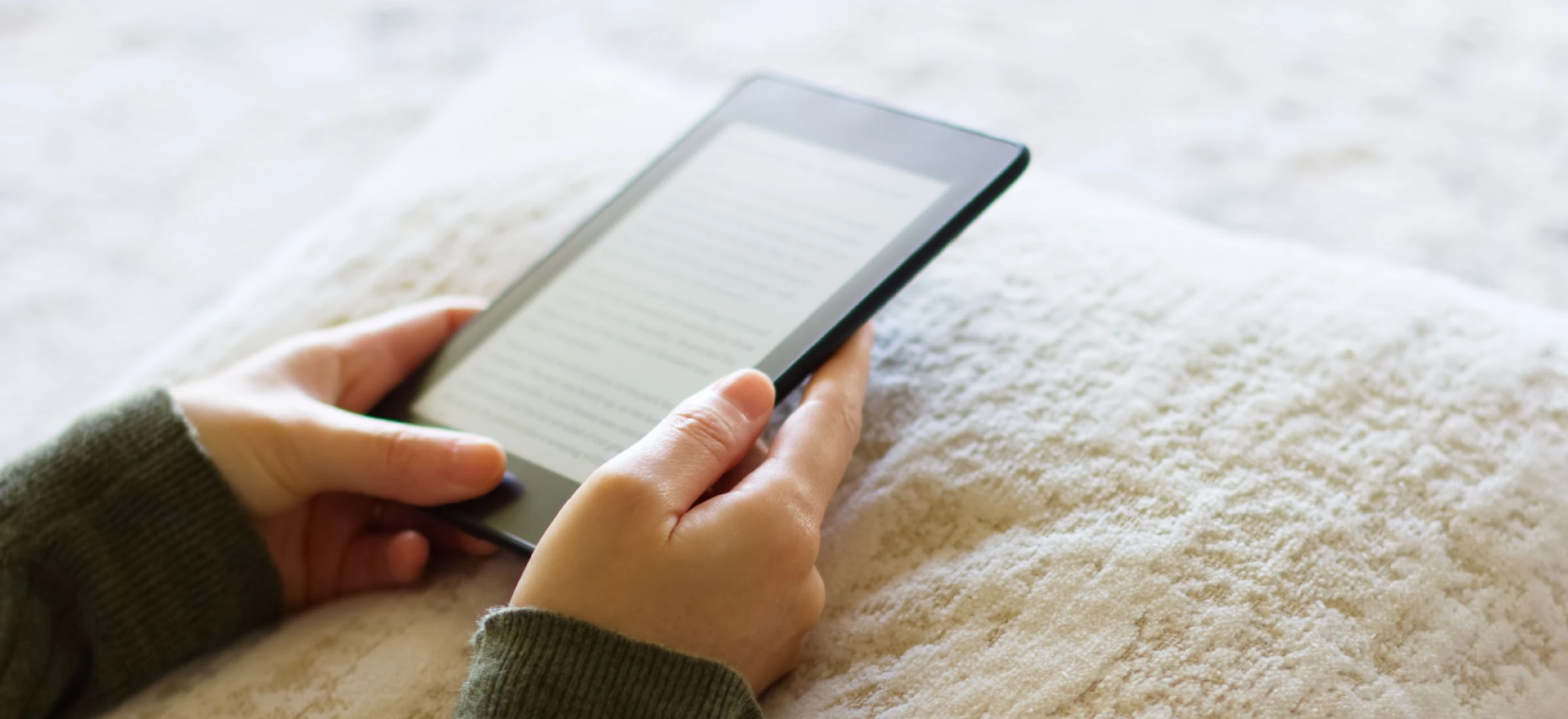 Nie tablety, nie laptopy, a... czytniki e-booków. To właśnie je powinniśmy rozdawać uczniom