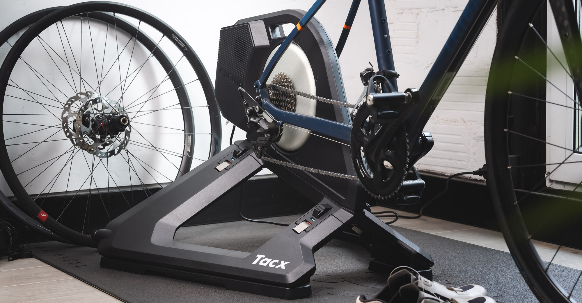 Tacx Neo 3M - recenzja. Najlepszy trenażer w historii Garmina ma jeden problem