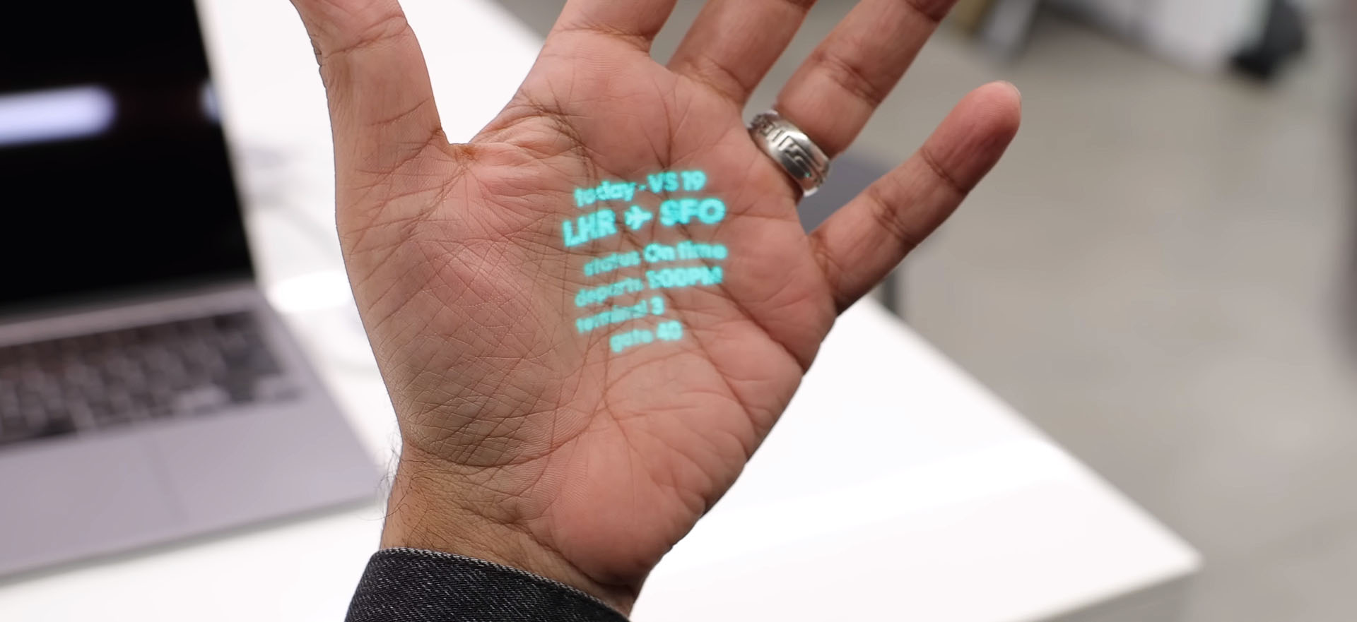 Humane AI Pin - ten smartfon nie ma ekranu. Właśnie pokazali, co potrafi
