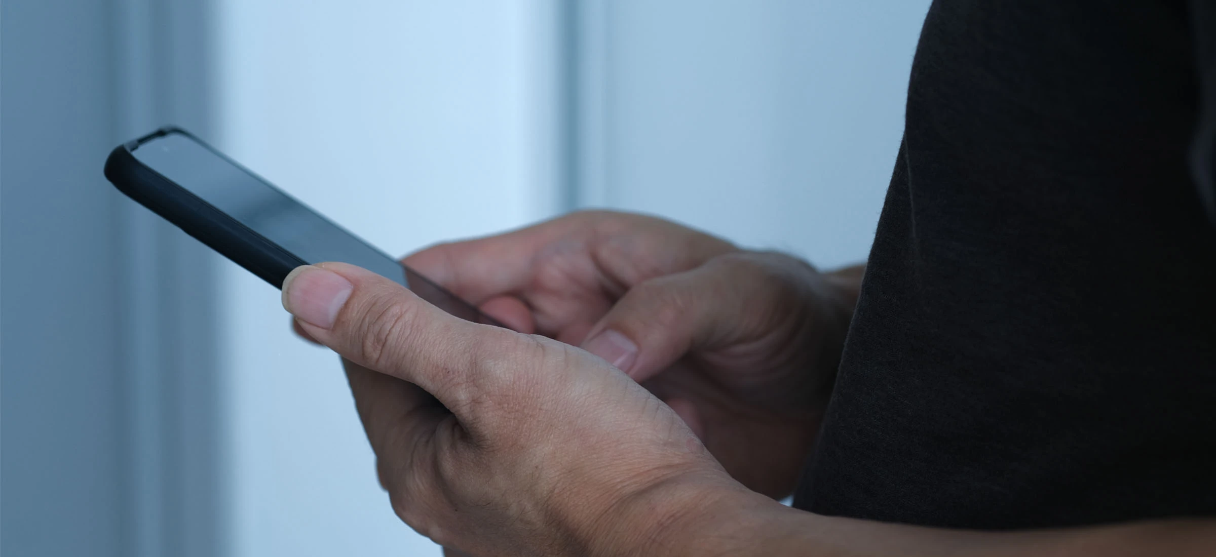 Sprytnie podszywają się pod popularny bank. Obiecują ogromne zwroty za zakupy online