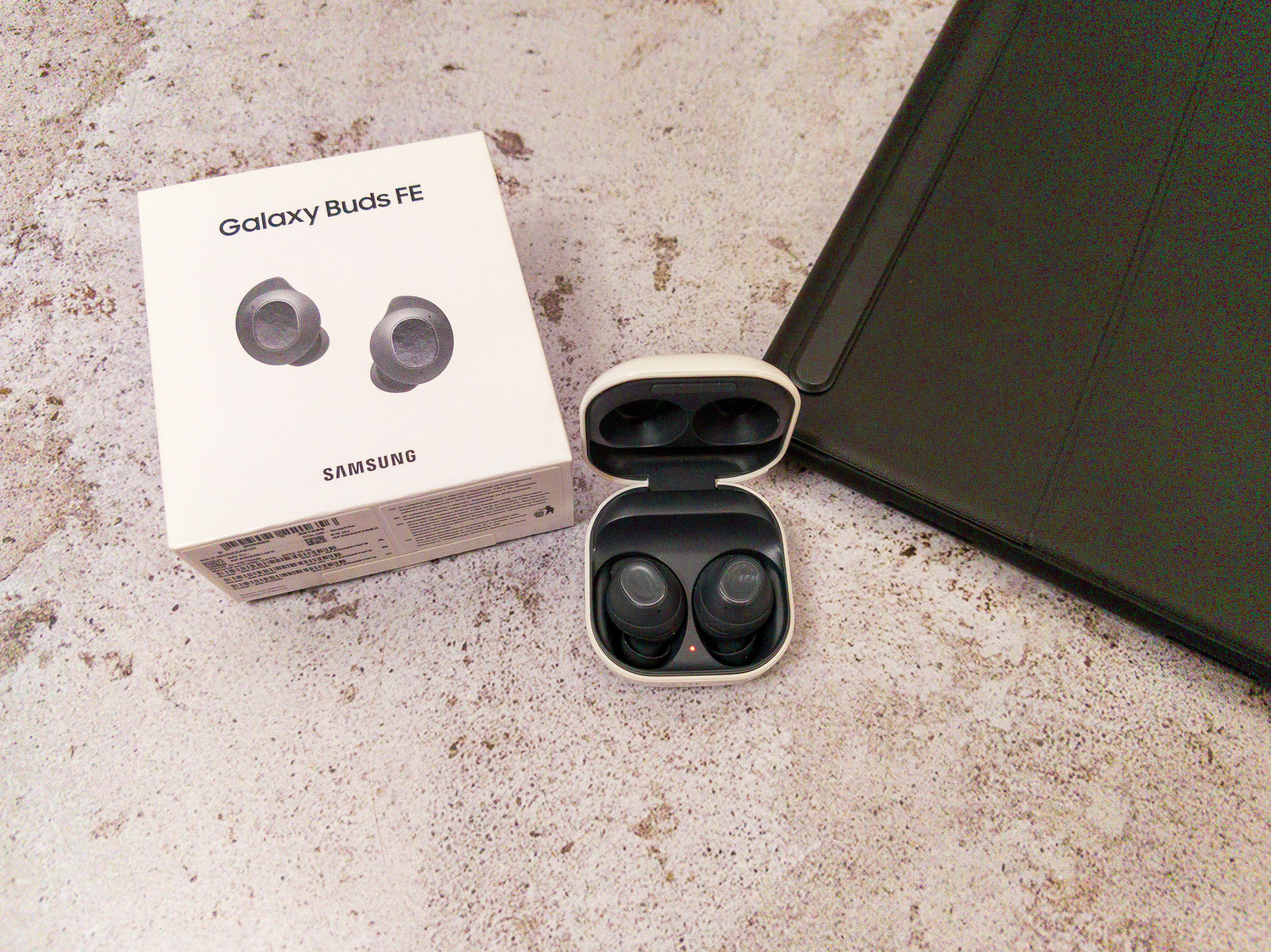 Samsung Galaxy Buds FE - te douszne słuchawki mają własne uszy. Recenzja
