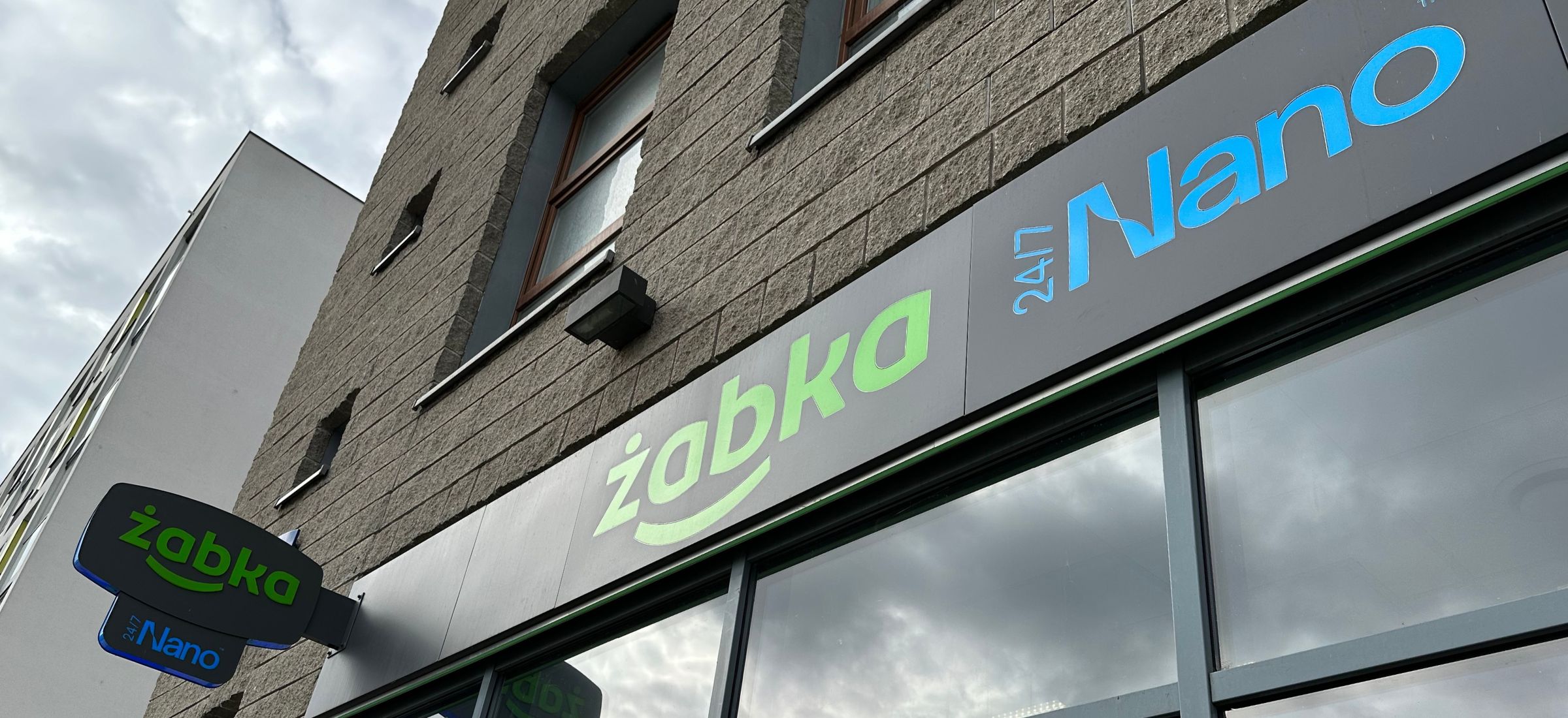O co chodzi w Żabce Nano? Jak do niej wejść?