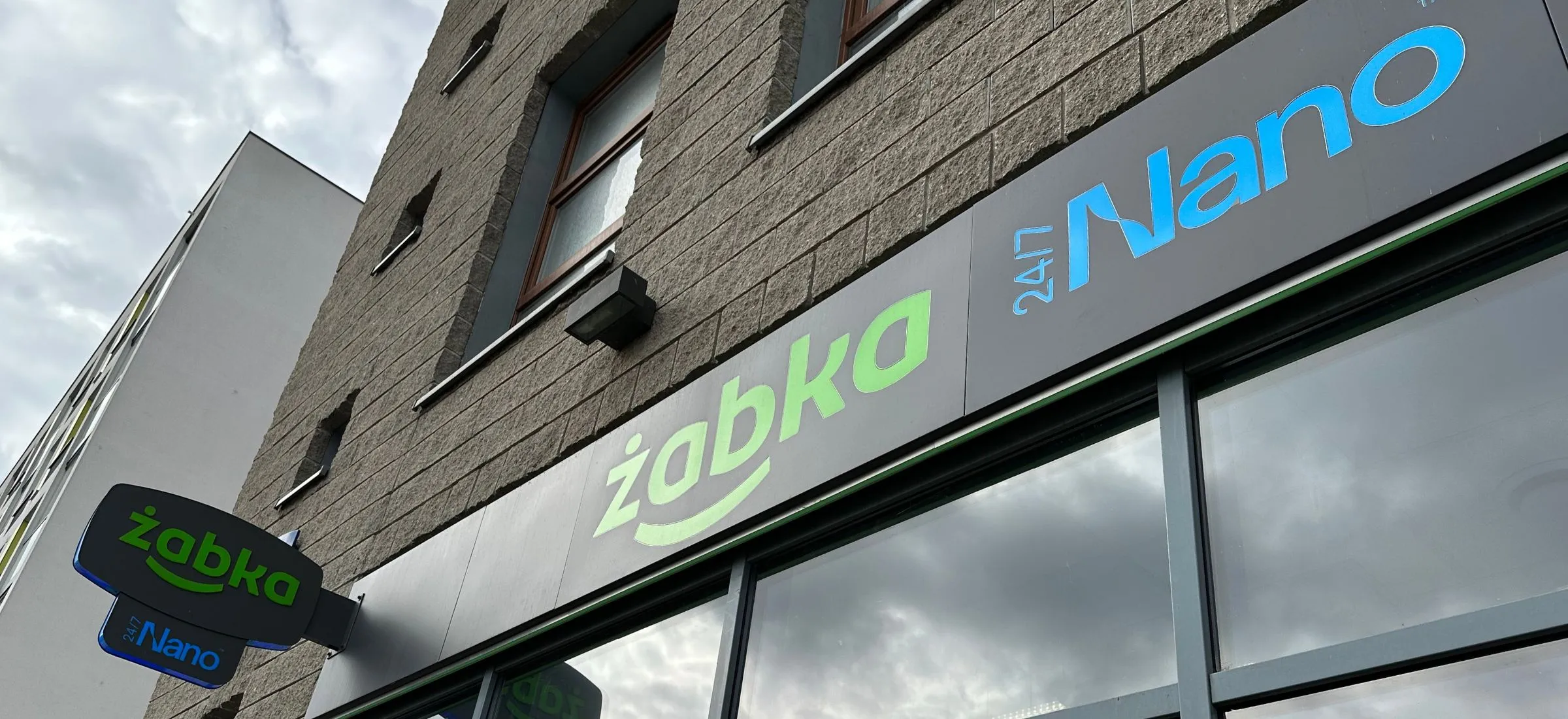 O co chodzi w Żabce Nano? Jak do niej wejść?