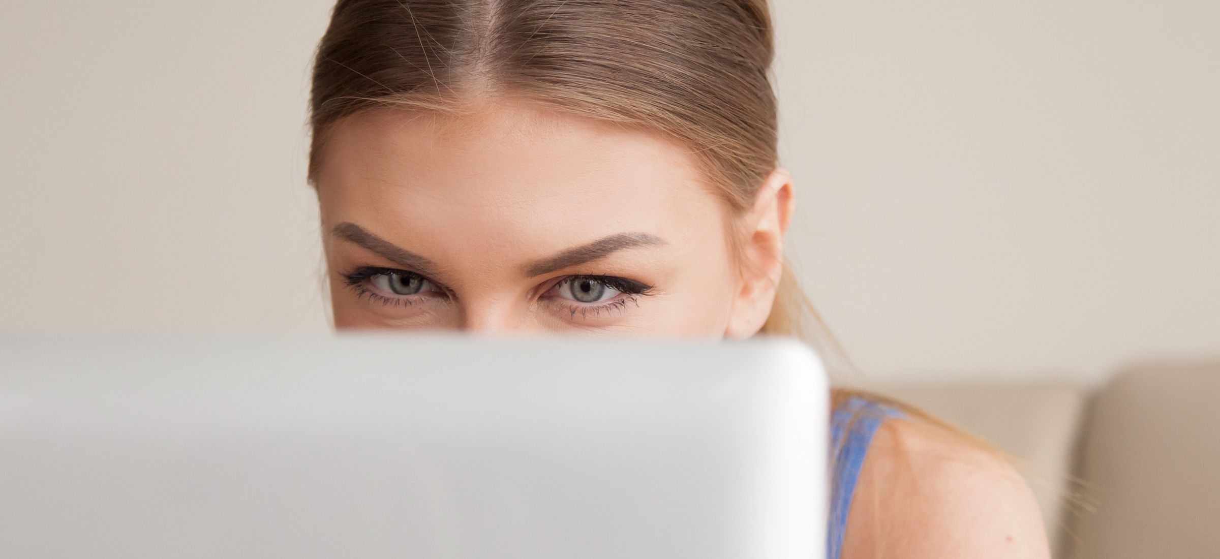 Co to są filtry prywatyzujące? Nikt nie będzie zaglądał ci w ekran laptopa