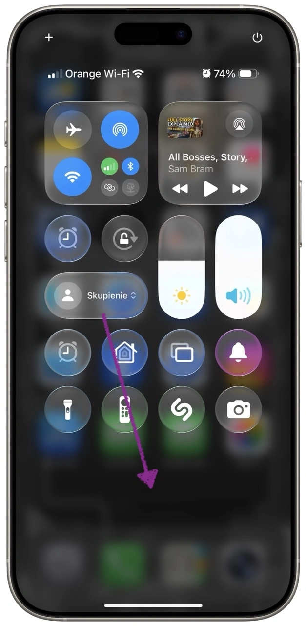 Aby dodać nowy guzik, należy edytować skróty z poziomu Centrum Sterowania poprzez przytrzymanie palca w pustym miejscu