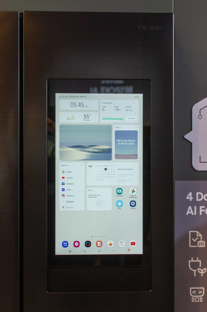 https://ocs-pl.oktawave.com/v1/AUTH_2887234e-384a-4873-8bc5-405211db13a2/spidersweb/2024/04/samsung-bespoke-ai-2024-09-665x1000.jpg