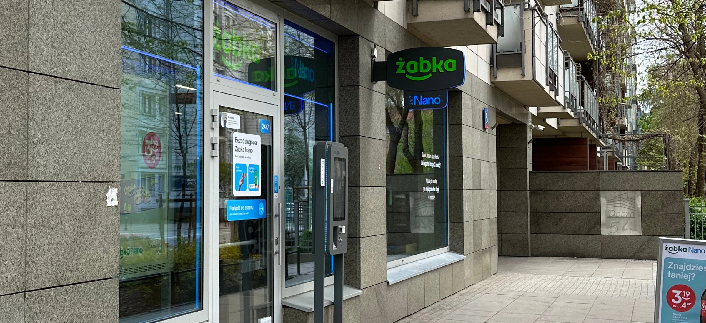 Jak zrobić zakupy w Żabce Nano?