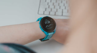 Garmin Forerunner 165 - recenzja. Bardzo blisko do perfekcyjnego startu