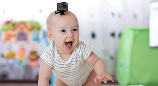 Oto przyszłość technologii. Dzieci z kamerami GoPro na głowach
