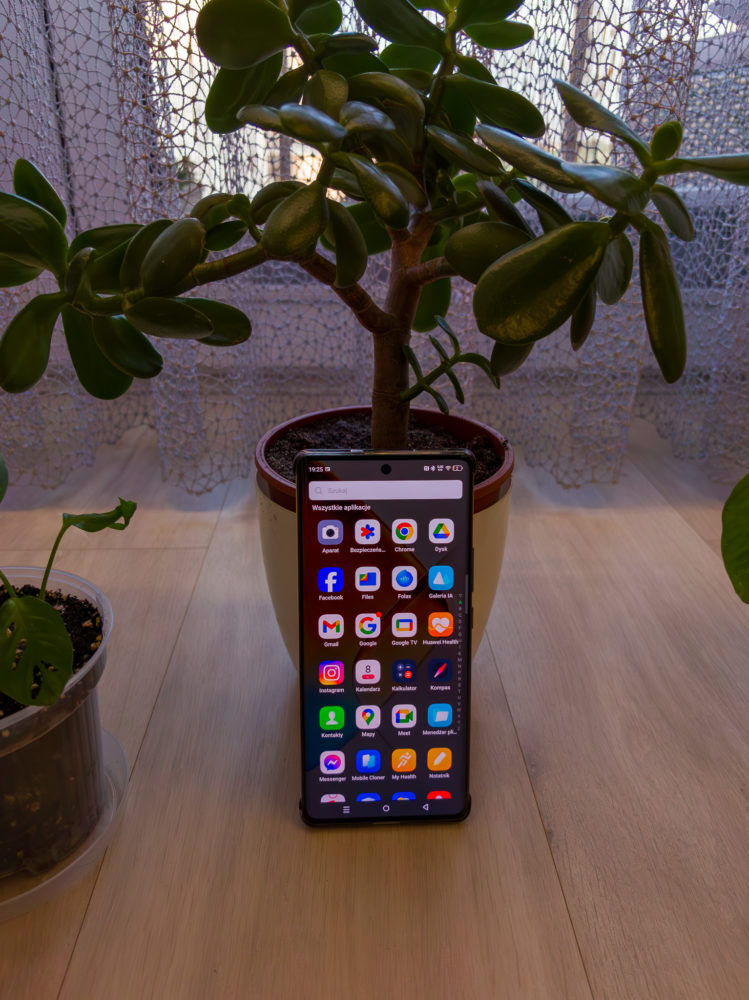 https://ocs-pl.oktawave.com/v1/AUTH_2887234e-384a-4873-8bc5-405211db13a2/spidersweb/2024/05/infinix-note-40-pro-4-749x1000.jpg