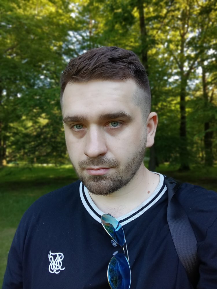 https://ocs-pl.oktawave.com/v1/AUTH_2887234e-384a-4873-8bc5-405211db13a2/spidersweb/2024/05/realme-12x-5G-30-750x1000.jpg