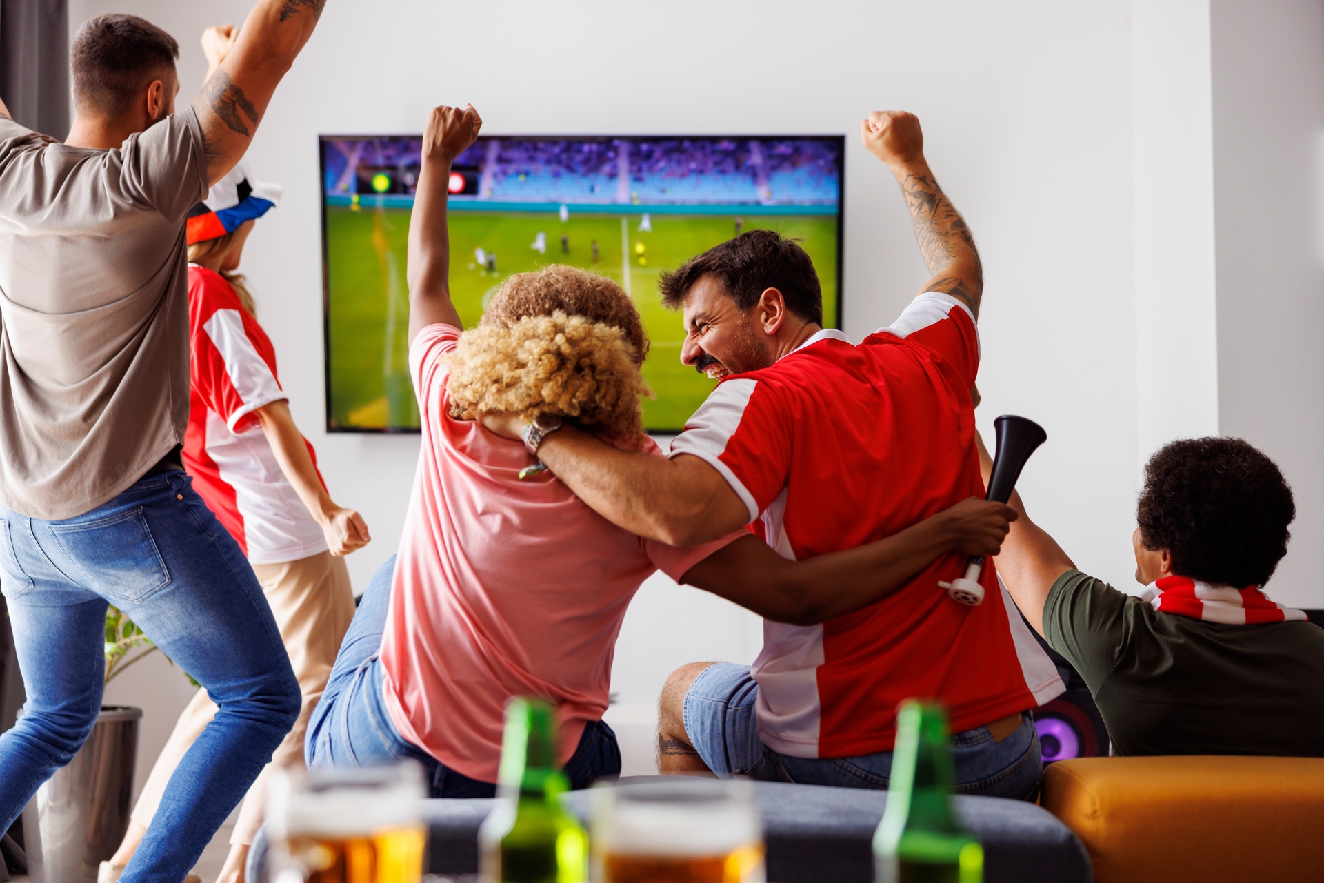 Nadchodzi Euro 2024. Jak zrobić strefę kibica we własnym salonie?