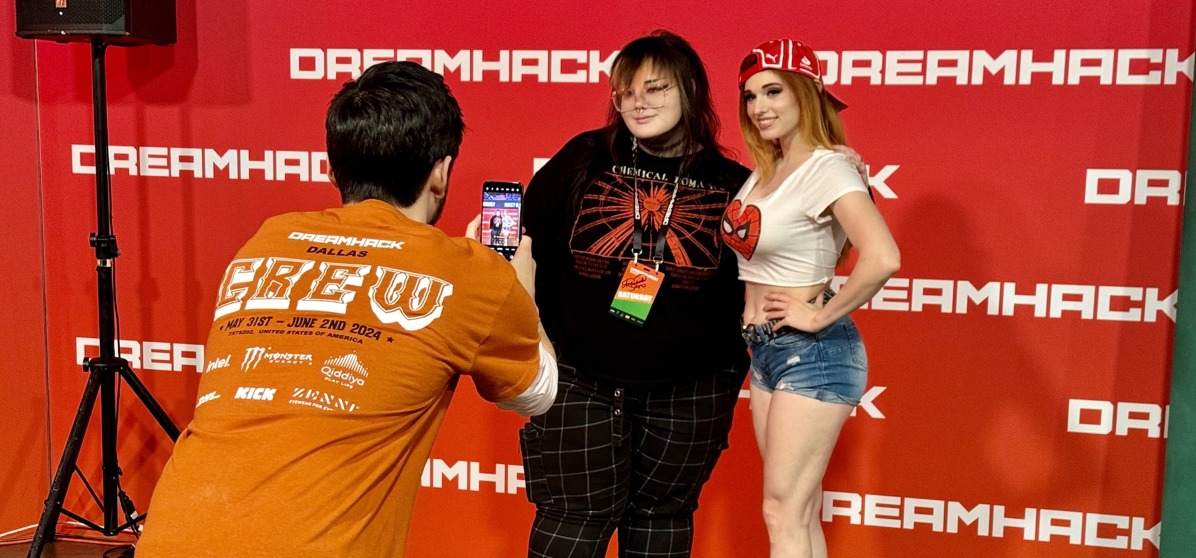 Stałem godzinę w kolejce do Amouranth. Jej fanki powiedziały mi coś ciekawego