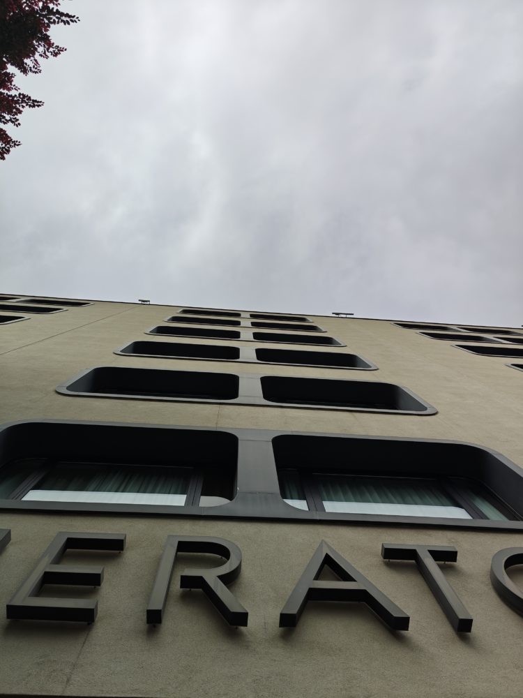 https://ocs-pl.oktawave.com/v1/AUTH_2887234e-384a-4873-8bc5-405211db13a2/spidersweb/2024/06/Realme-GT-6-1-2-750x1000.jpg