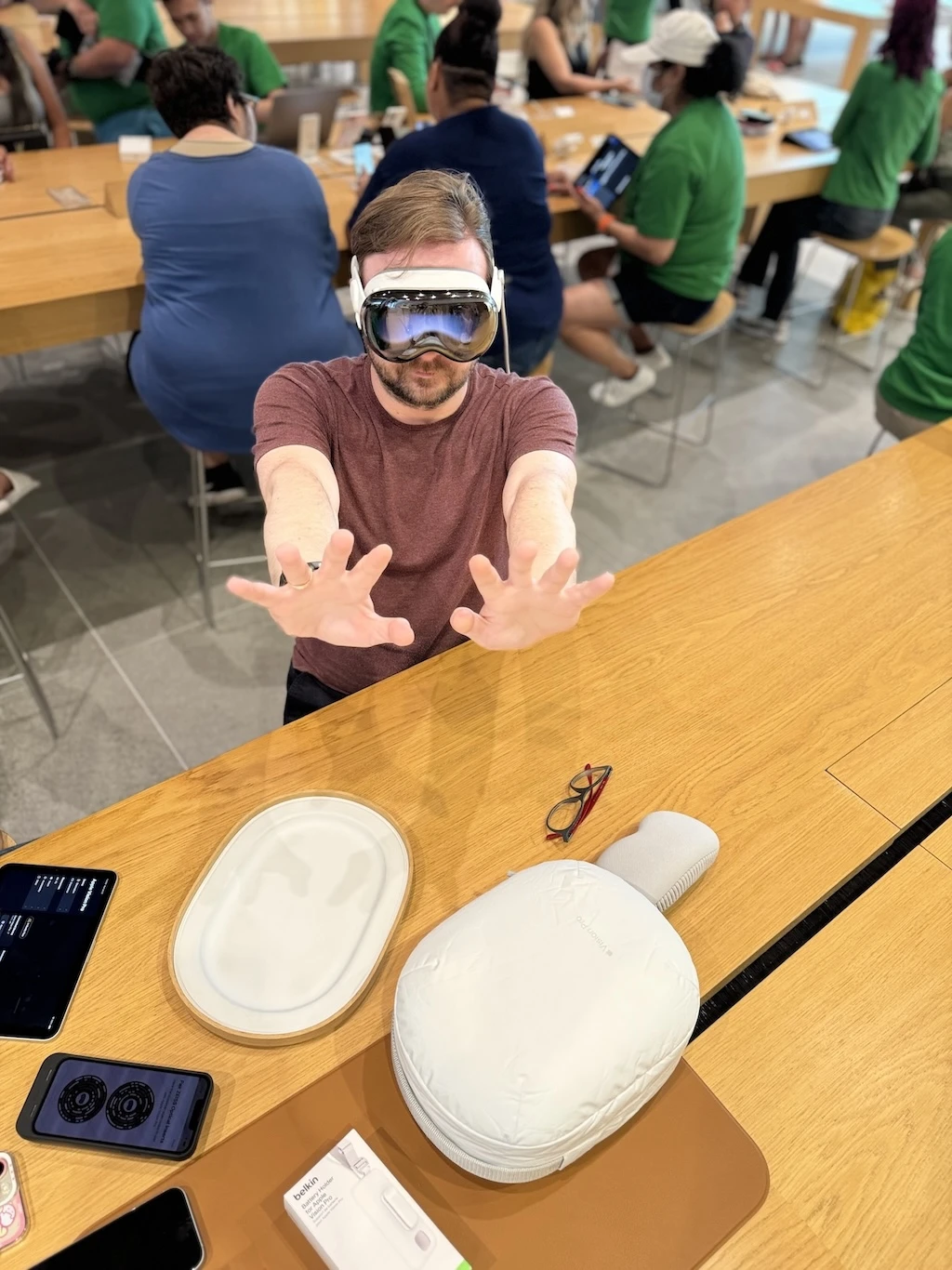 apple vision pro demo apple store 