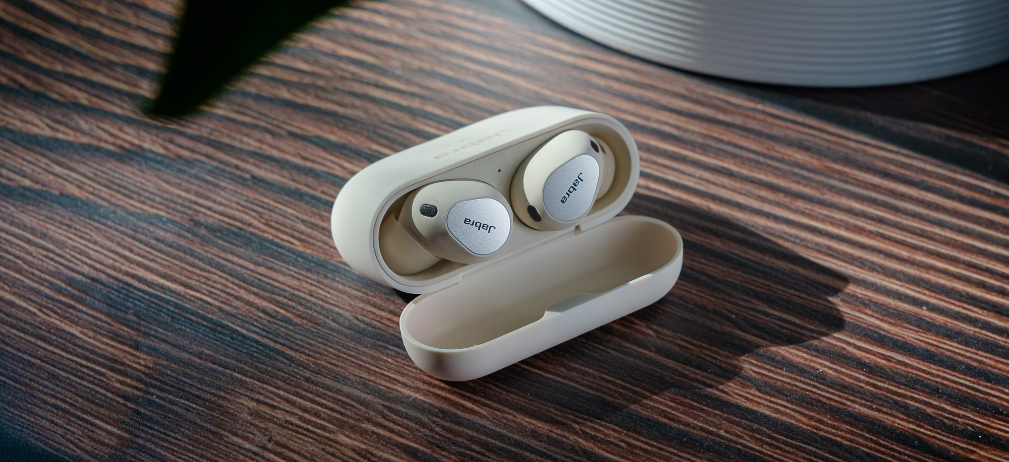 Jabra pokazała nowe słuchawki - Elite 8 Active i Elite 10. Będziesz chciał zabrać ze sobą kabelek