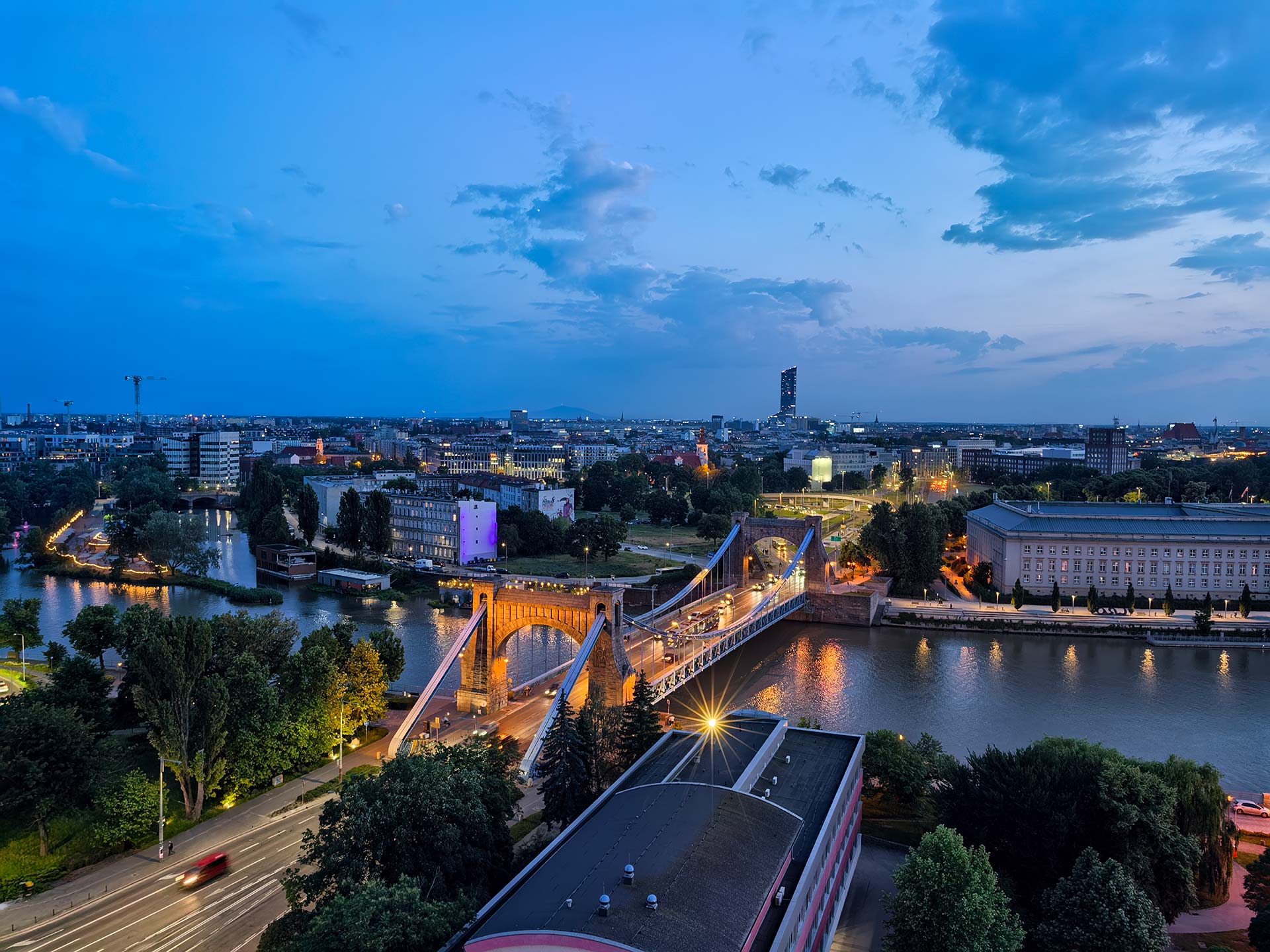 Huawei Pura 70 Ultra, zdjęcie wykonane w trybie nocnym, bez obróbki, z ręki, fot. Krzysztof Basel.