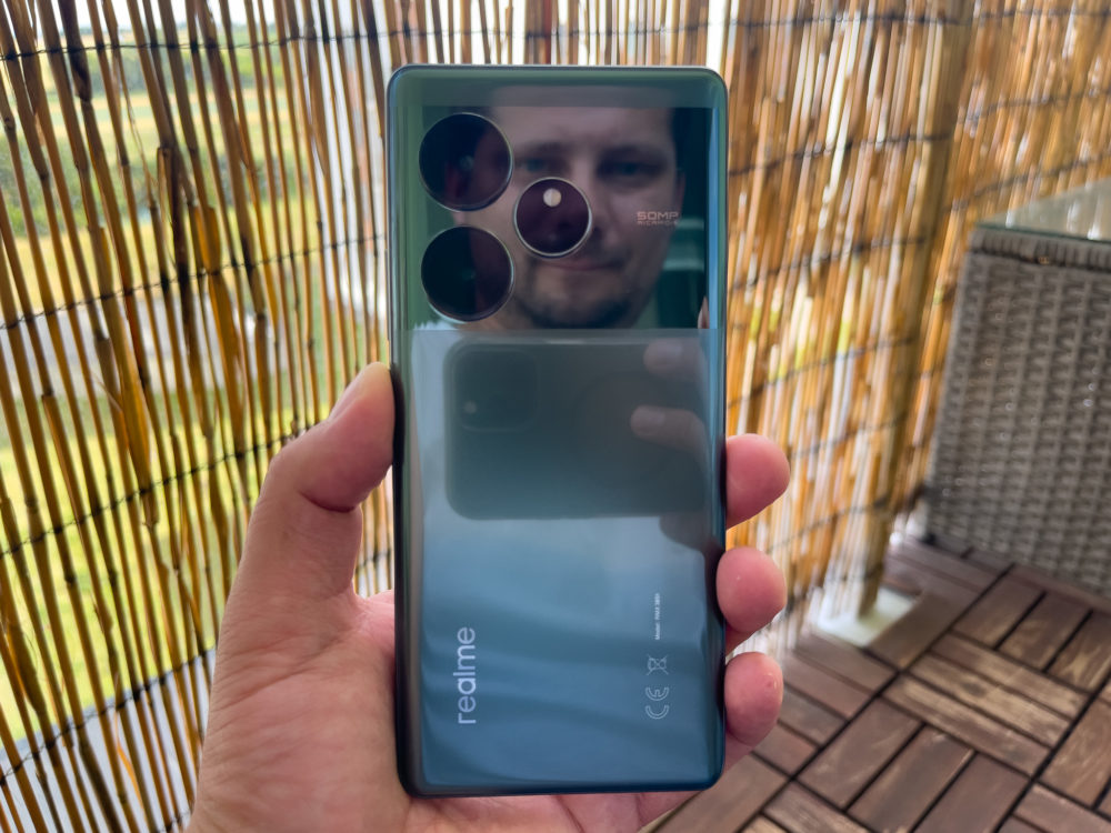 https://ocs-pl.oktawave.com/v1/AUTH_2887234e-384a-4873-8bc5-405211db13a2/spidersweb/2024/06/realme-gt-6-test-11-1000x750.jpg