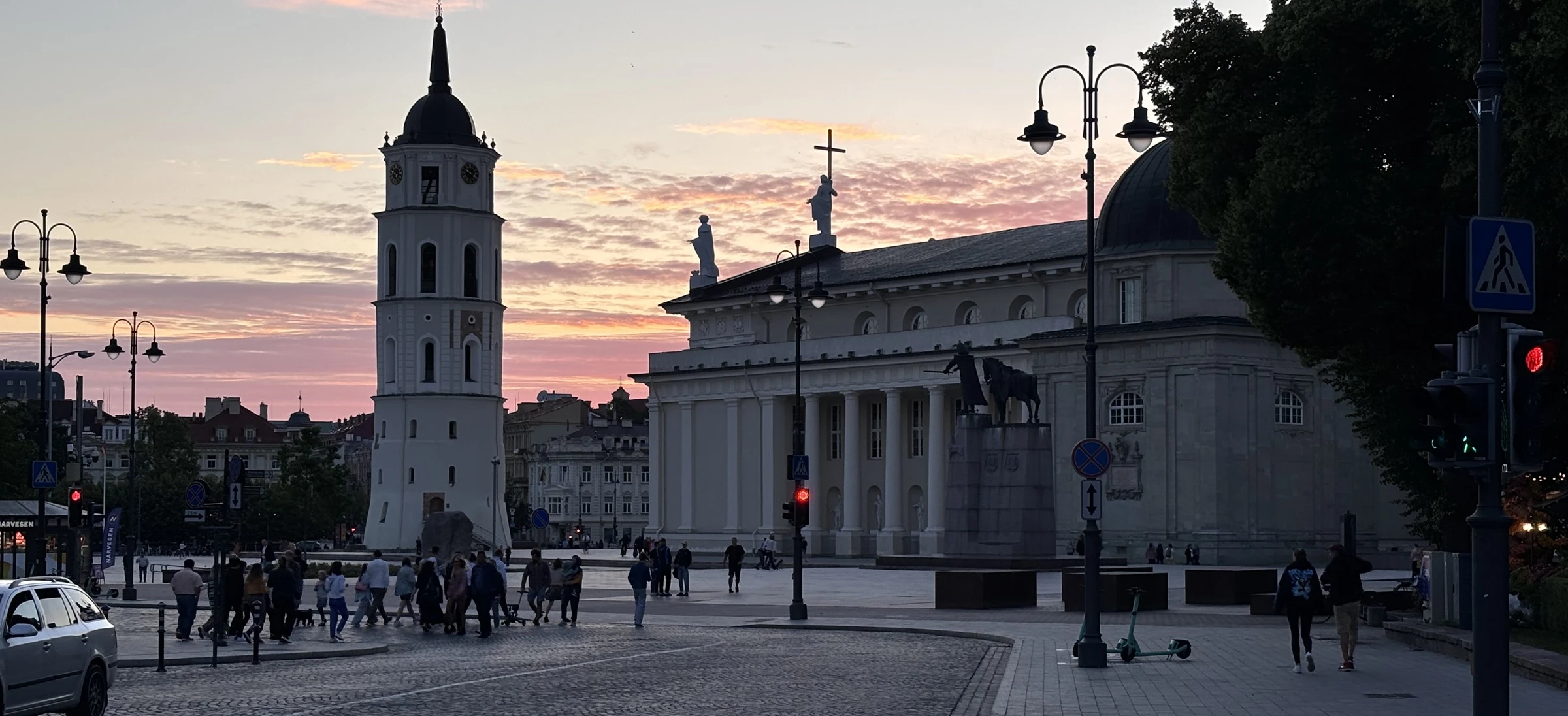Zabrałem smartfony Apple i Google na Litwę. Oto co zobaczyłem i uwieczniłem